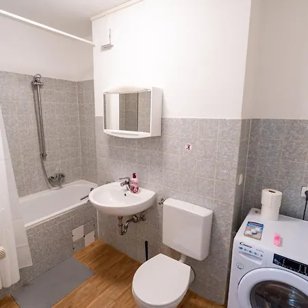 Monteurwohnung Mit Top-anbindung - Atrium